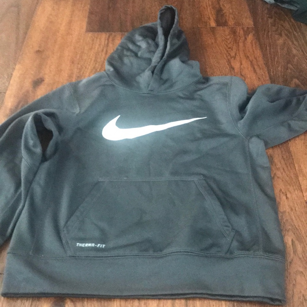 Nike therma-fit pullover hoodie